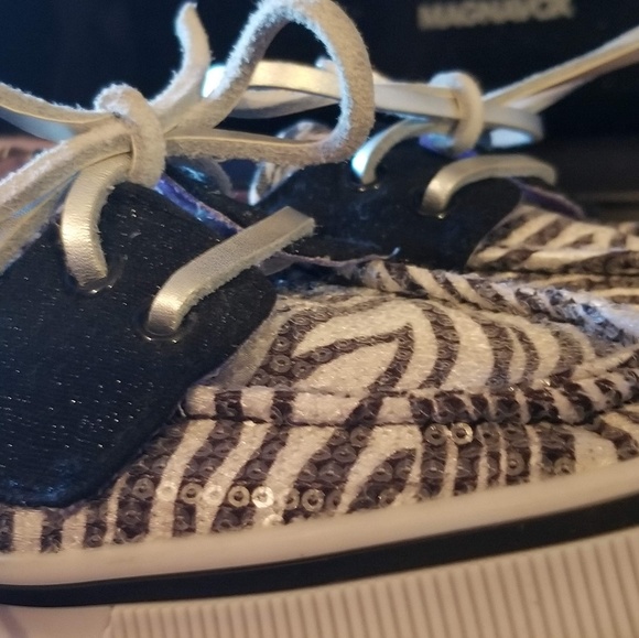 BKe Zebra Striped loafers - Picture 4 of 7